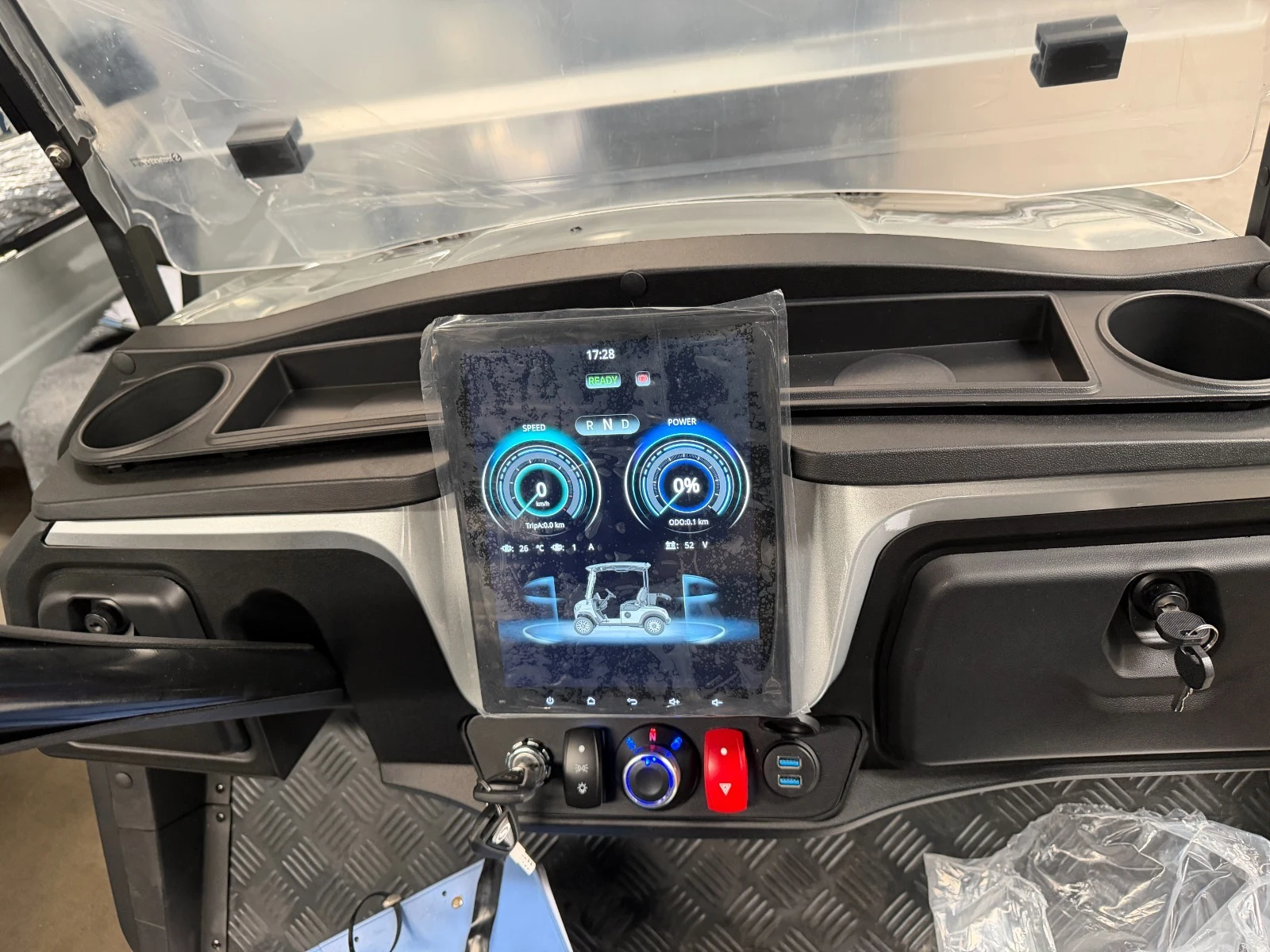 Cortéa dashboard with central smart display and vehicle controls