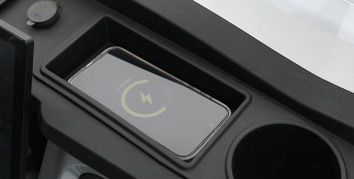 Cortéa wireless phone charging tray